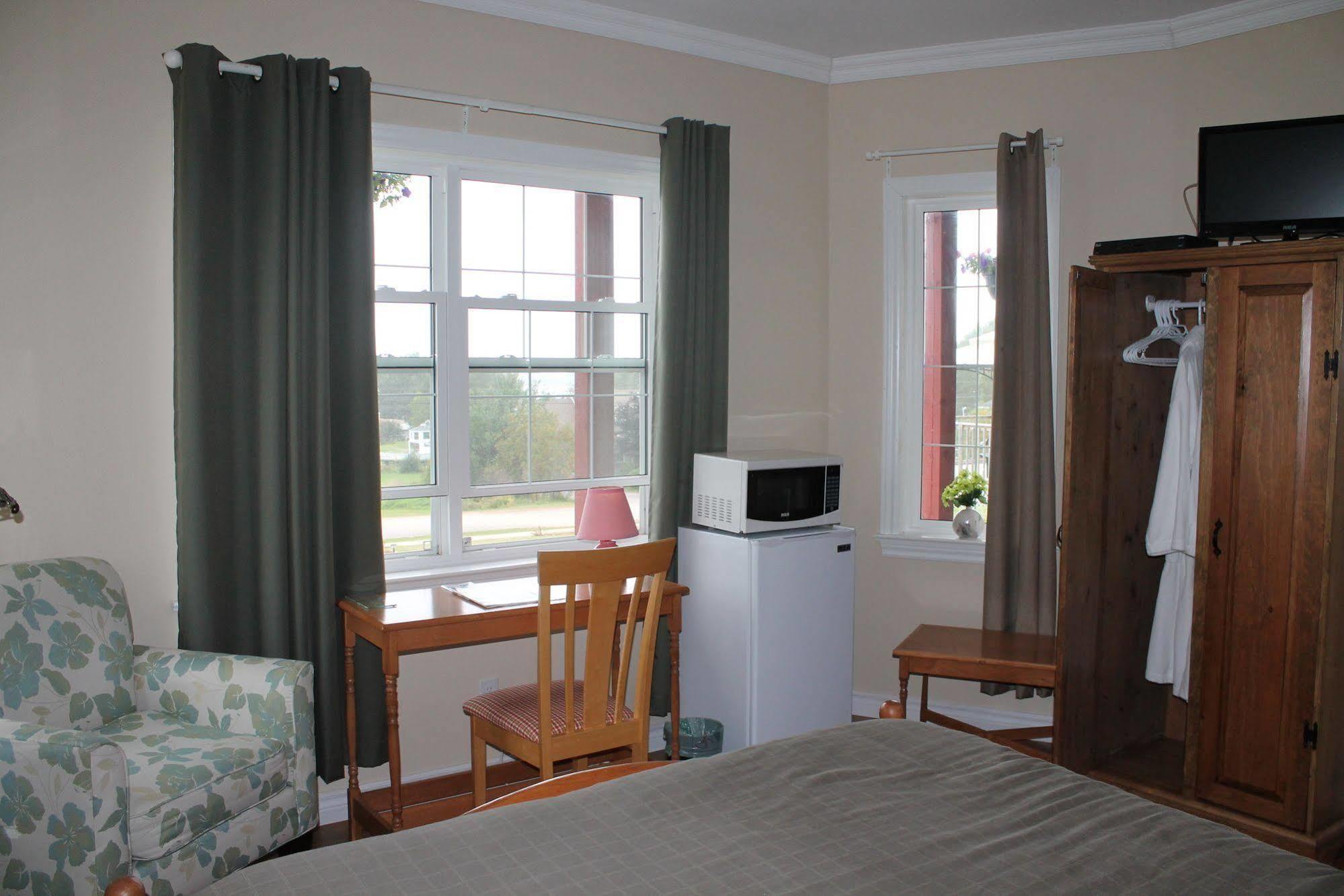 The Fiddle And The Sea Bed And Breakfast Port Hood Екстериор снимка