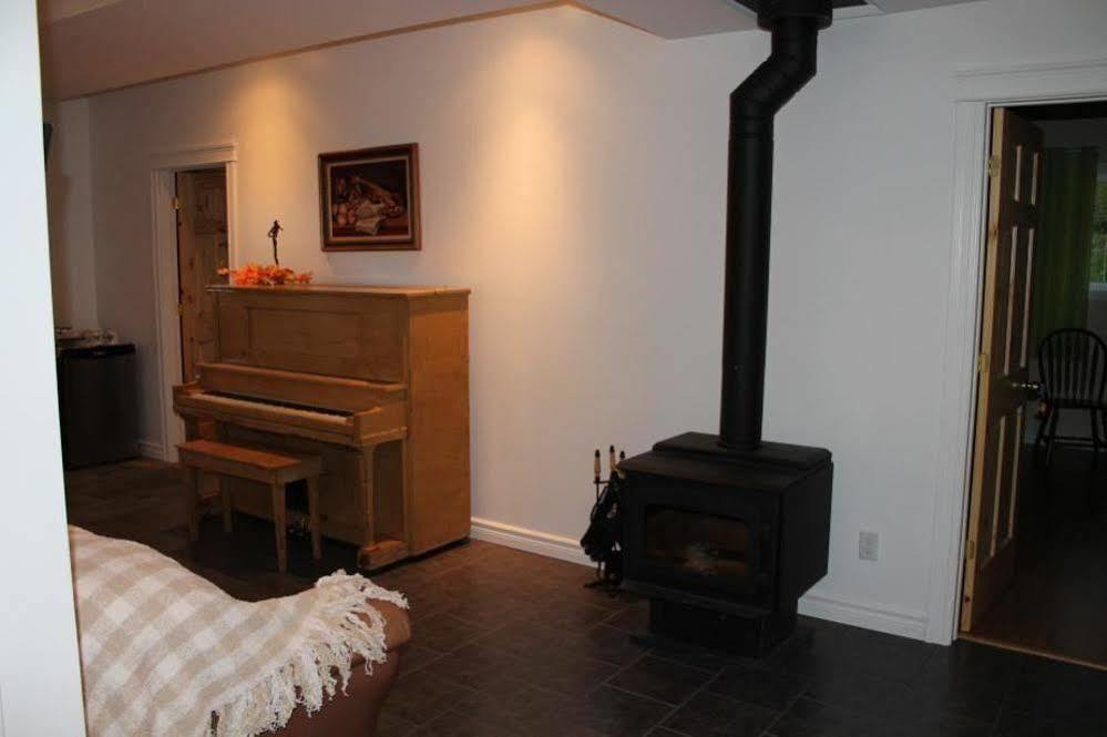 The Fiddle And The Sea Bed And Breakfast Port Hood Екстериор снимка
